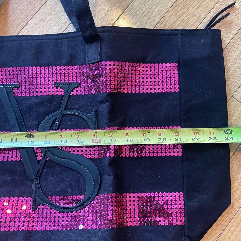 Victoria’s Secret Overnight Bag - Picture 4 of 5
